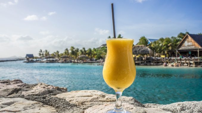 Passionsfrucht Cocktail im Urlaub